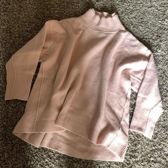 Free people light pink oversized, double turtle-neck, 3/4-sleeve sweater, so: S. - Picture 2 of 7